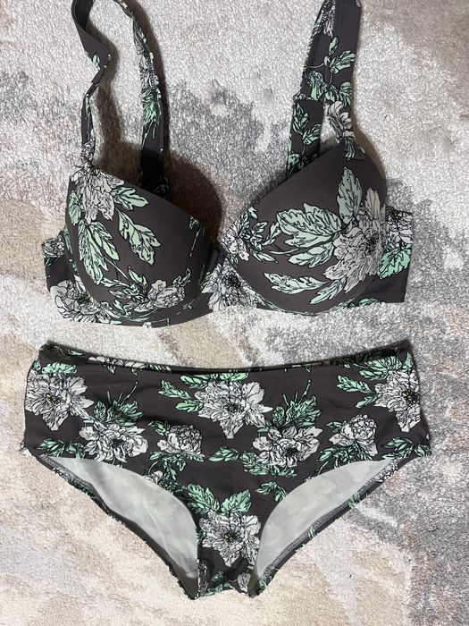 Продаются 2 купальника в отличном состоянии