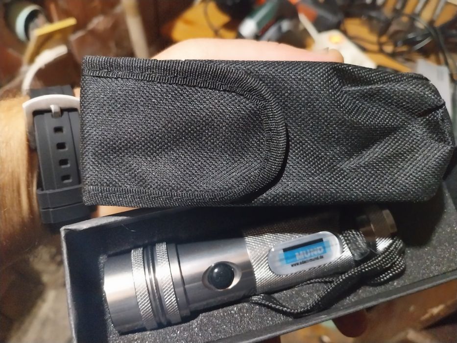 Диоден фенер с кука за закачване