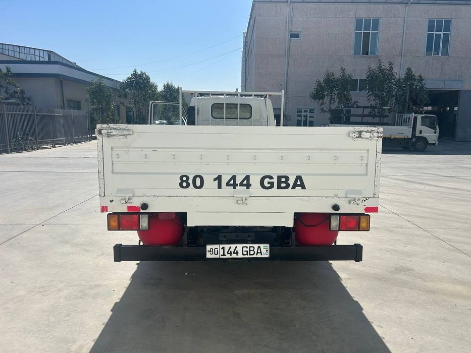 Isuzu yuk mashinasi sotiladi