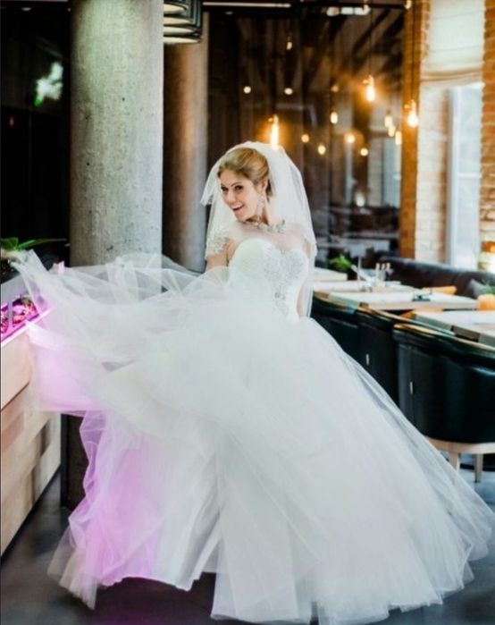 rochie de mireasă în stare excelentă
