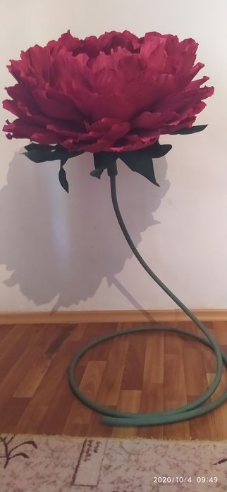 Искусственный цветок.