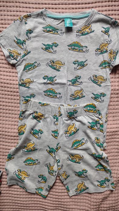 tricou si pantaloni scurti cu crocodili