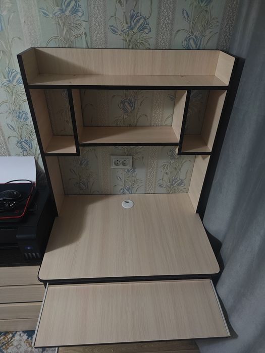 Продаю Компьютерный стол