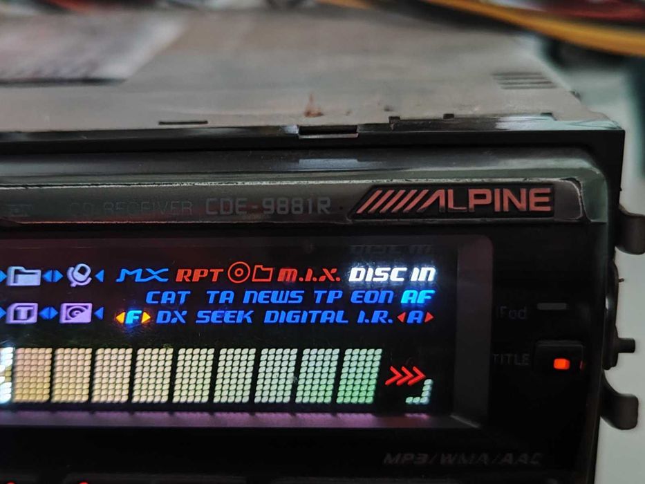 Радио Alpine CDE - 9881R + Дистанционно + Aux кабел