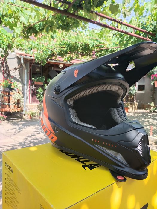 Vând casca și ochelari moto Thor