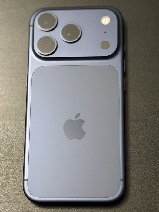 Iphone 17 Pro,Deep Blue 256GB Baterie:100%