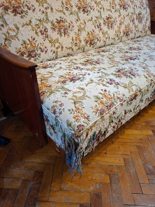 Диван-разтегателен-ПОДАРЯВАМ