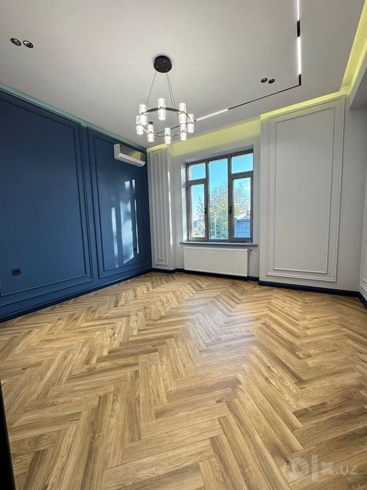 Продам евро дом Циалковском 3,9 соток 8 комнат  3 уровня 600м2