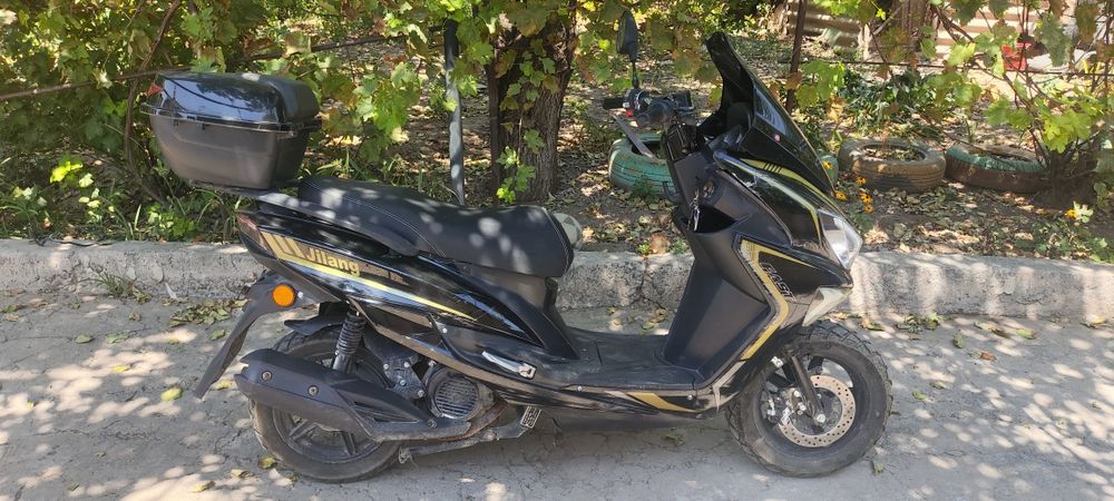 Срочно продаётся скутер на 150кубов