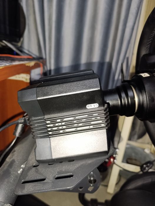 Продаю кокпит на базе MOZA R9 V3