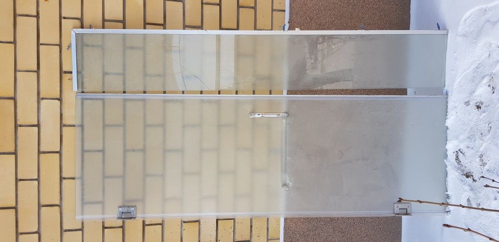 Стеклянная дверь