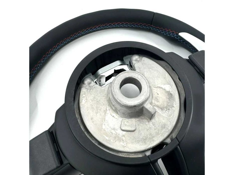 Volan BMW Seria E 1 3 X1 X5 X6 E90 E70 E53 M sport cu butoane roșii