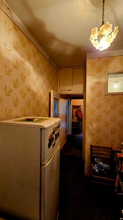 2-комнатная переделана в 3-х, улучшенная, лоджия 2х6, массив Феруза