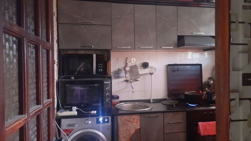 Viloyati hokimyatni oldida uy sotiladi 2 xonali 2 etaj