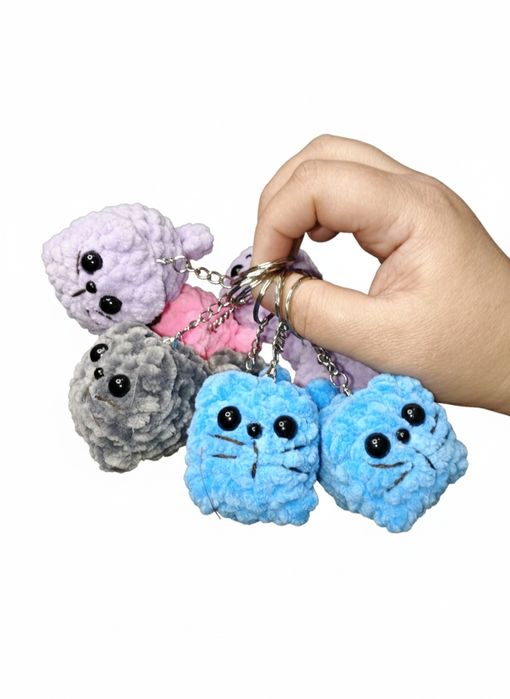 брелки, черепашки,ёжики ,котята,паучки,гуси обнимуси,котята,сердечко