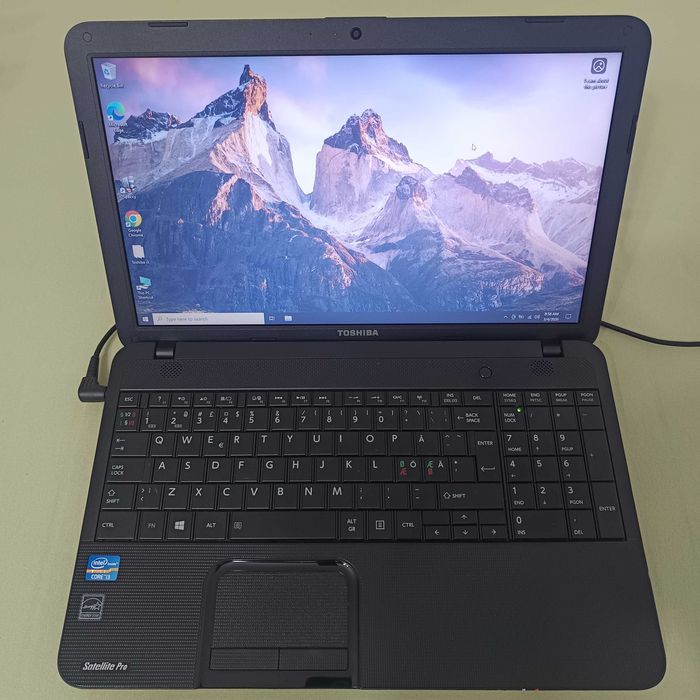 Laptop Toshiba I3 2328m Ram 8G HDD/SSD, 15.6 inch 40 cm