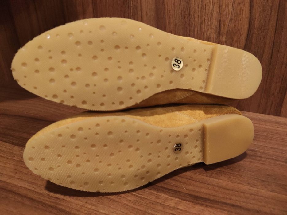 Cizme cu decupaje, piele întoarsă