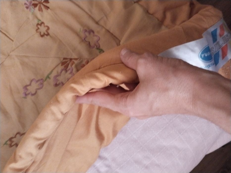 Тёплое одеяло из верблюжьей шерсти