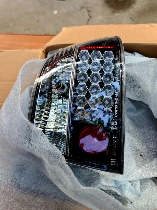 Set lampă si triple stopuri Honda Civic sedan 1996-2000. Nou