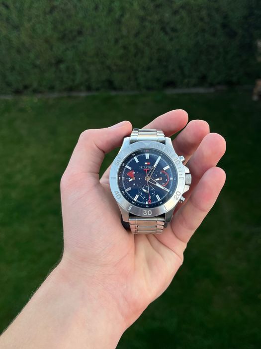 Часовник tommy hilfiger