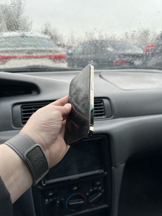 Продам iphone 14 pro