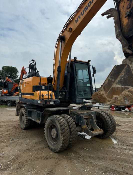 Услуги мини экскаватора. Аренда мини экскаватора