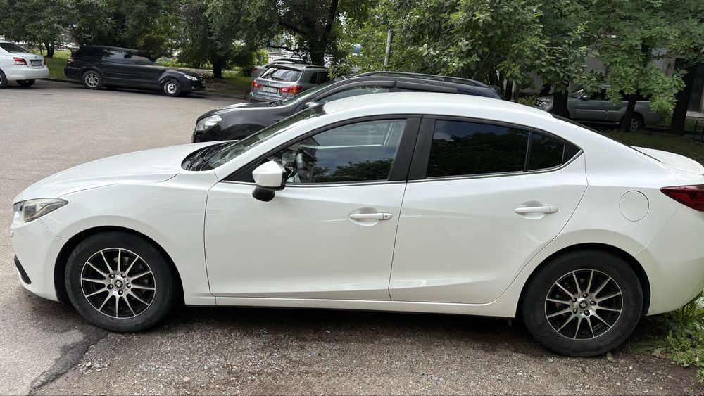 Срочно! MAZDA 3 2015
