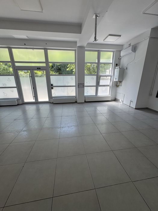 Inchiriez spatiu comercial 90mp