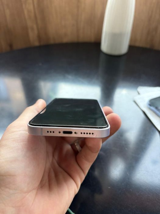 Проам Айфон 14 в илеальном состояние