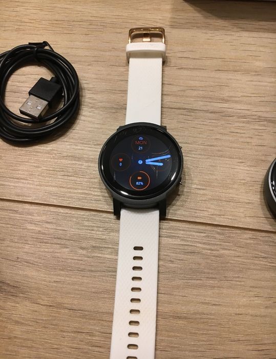 Ceas Mobvoi Ticwatch E3 barbabti dama lipsa butoane laterale Android