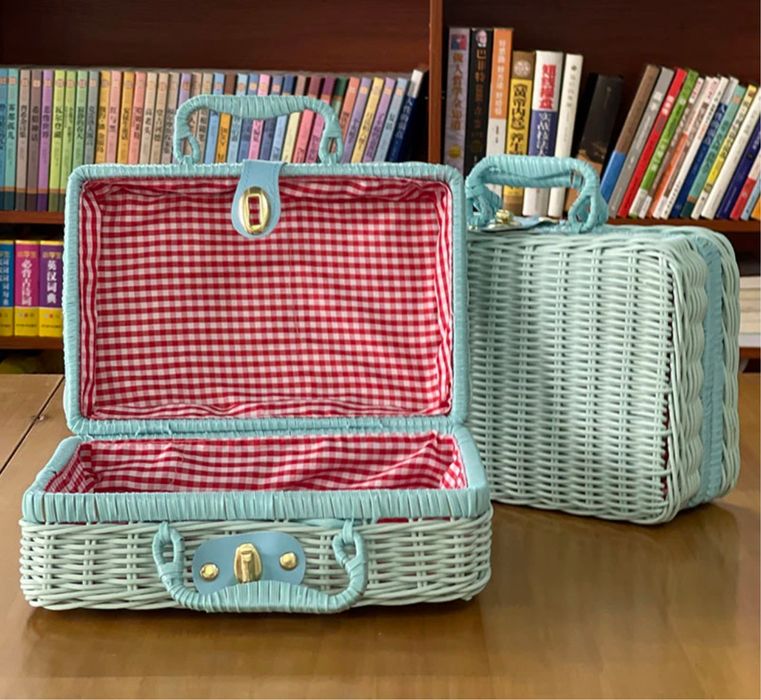 Плетеный чемоданчик