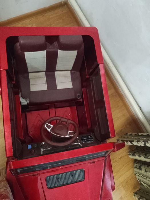 Продам машину детскую