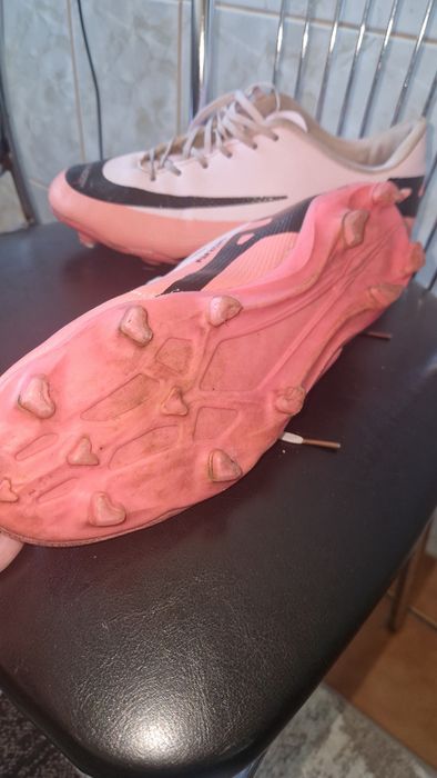 Incaltaminte fotbal cu crampoane Nike