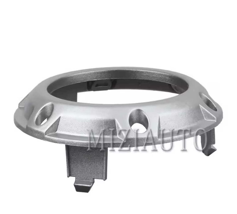 Хромирани кръгли рамки около халогените Мицубиши Mitsubishi Outlander