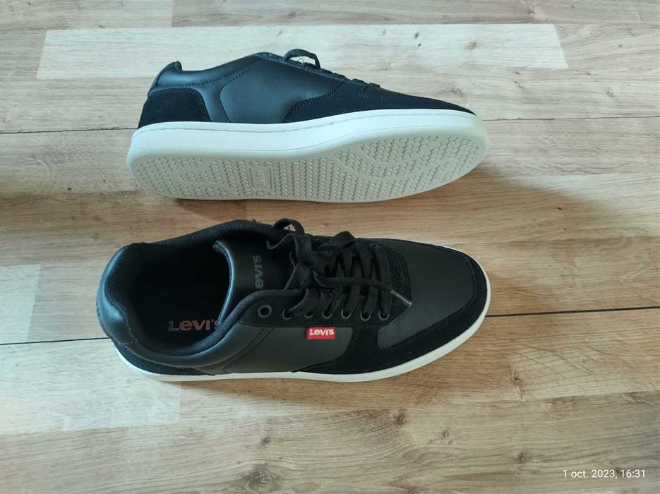 Adidași sport barbati Levi's® Reece,(Super Ofertă).