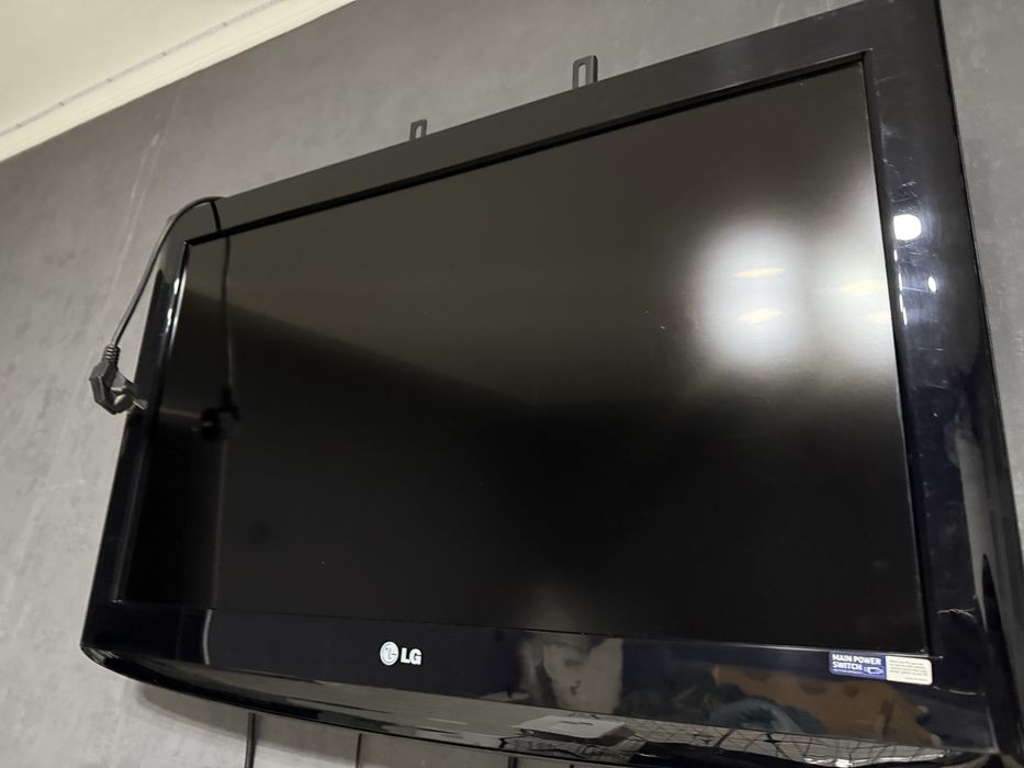 Продам телевизор LG/ (старой модели)