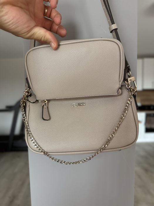 Чанта Guess.