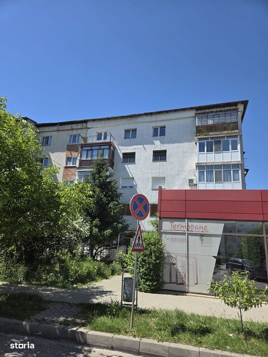 Apartament cu 3 camere decomandat zona ANAF - Adjud