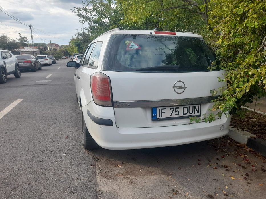 Vand opel la pretul de 3500 de ron, masina este stricata dar poate fi data la rabla