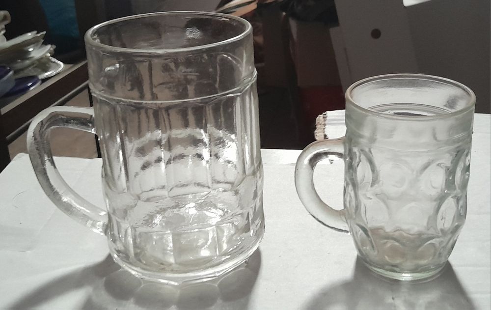 2 Cani  de sticla transparenta