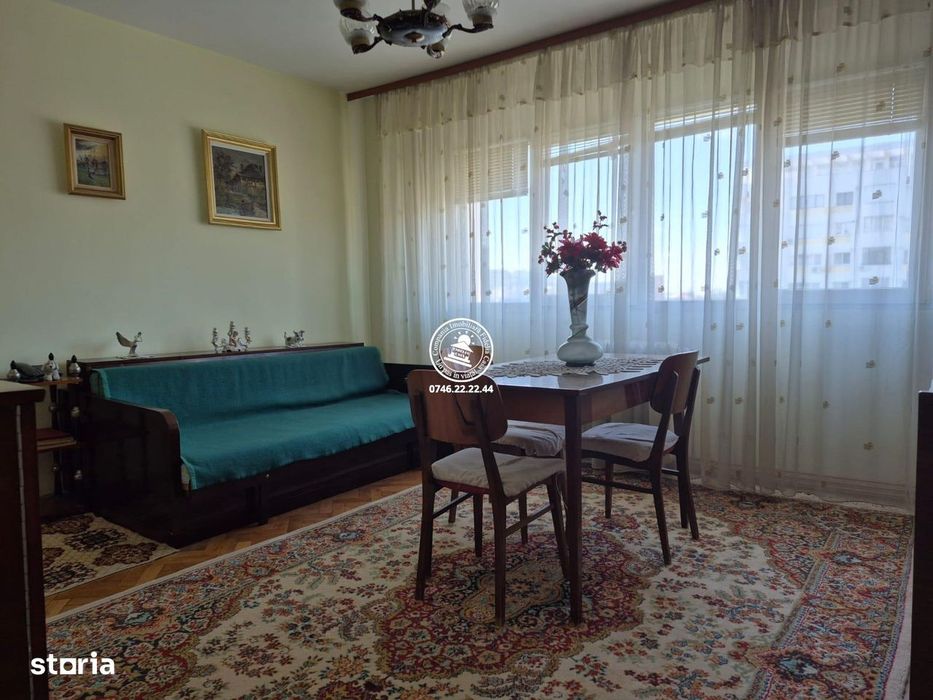 Apartamen 3 camere de vanzare, semidecomandat, etaj intermediar - Podu — fotografia 2