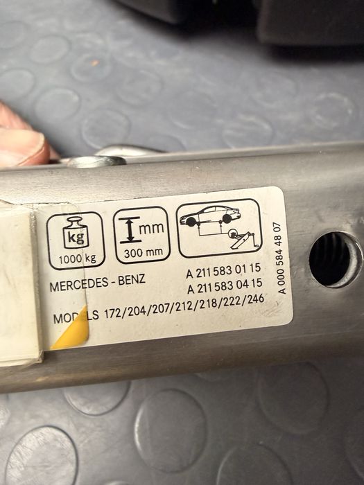 Крик,ключ за гуми  Авариен комплек Мерцедес W218, Mercedes W221,W222