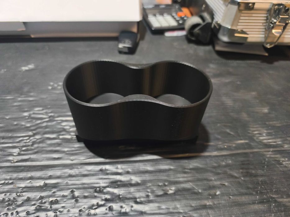 Продавам двоен cup holder/поставка за две чаши за Ауди А3 / 97-2005