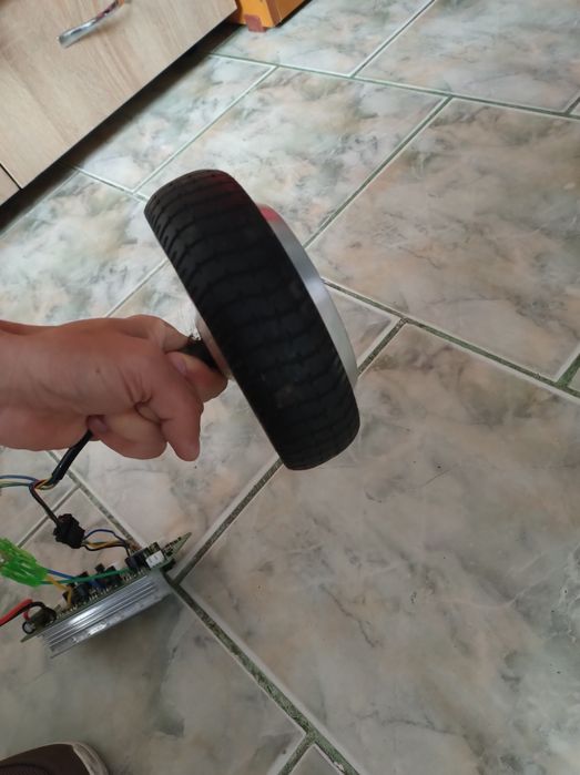 Roata hoverboard cu modul de placa