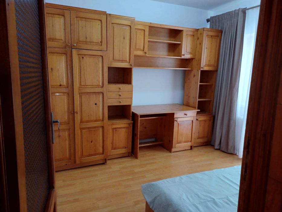 Ofer spre închiriere apartament cu 3 camere!