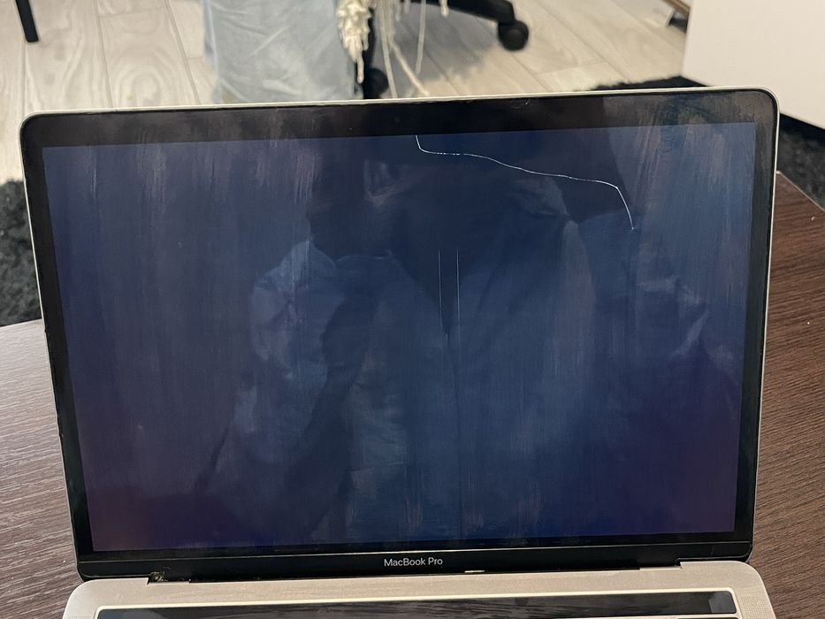 Macbook Pro A2159 ecran defect Iasi • OLX.ro