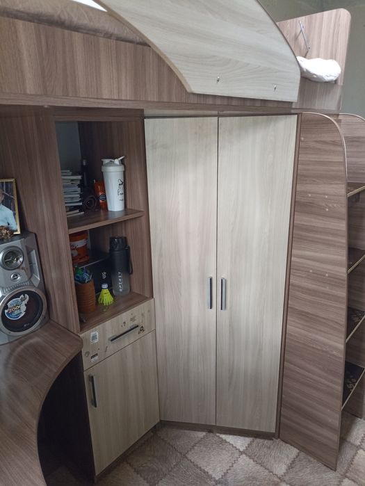 Продам кровать - чердак (двухъярусная)