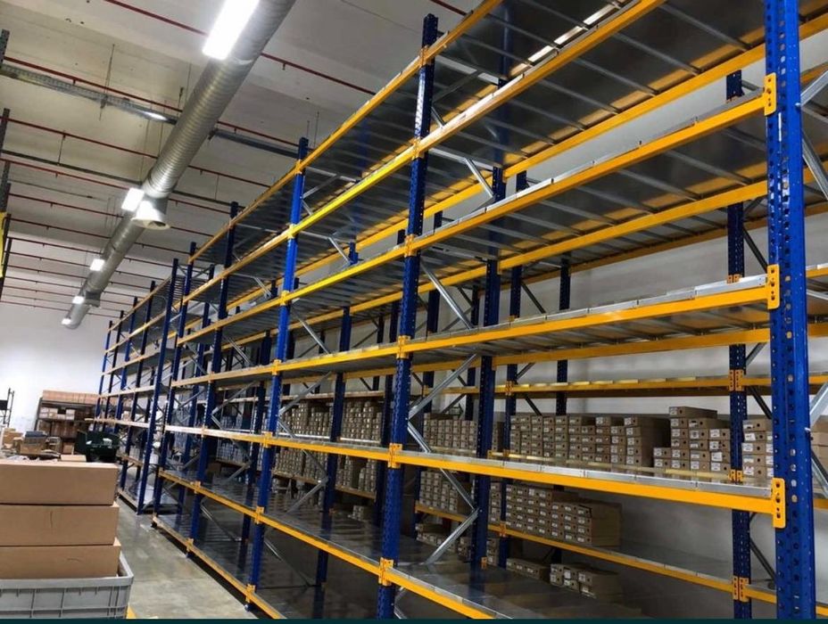 Rafturi metalice reglabile pentru depozitare