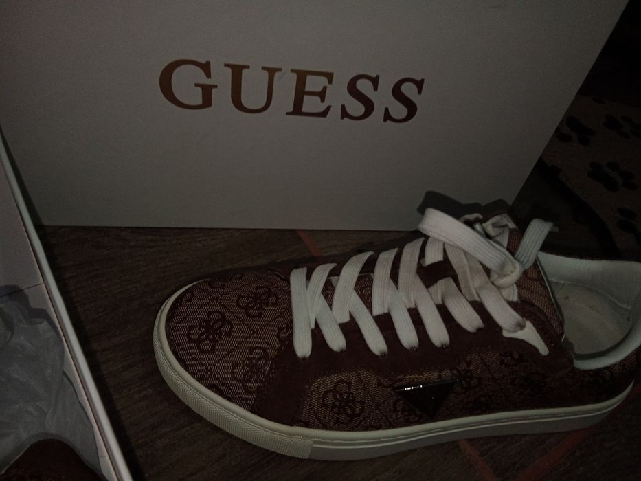 Adidasi/Tenisi GUESS