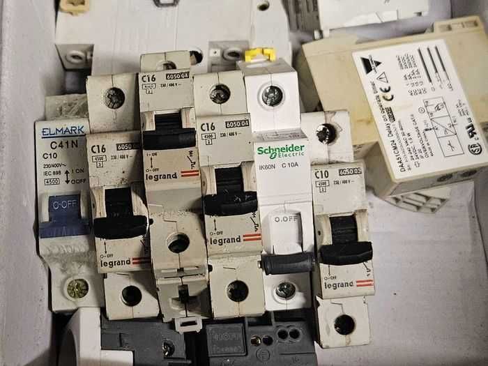 Contactor Schneider 25A , Gerin 20A , temporizator 220V